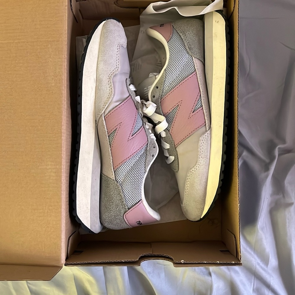 New Balance 237
